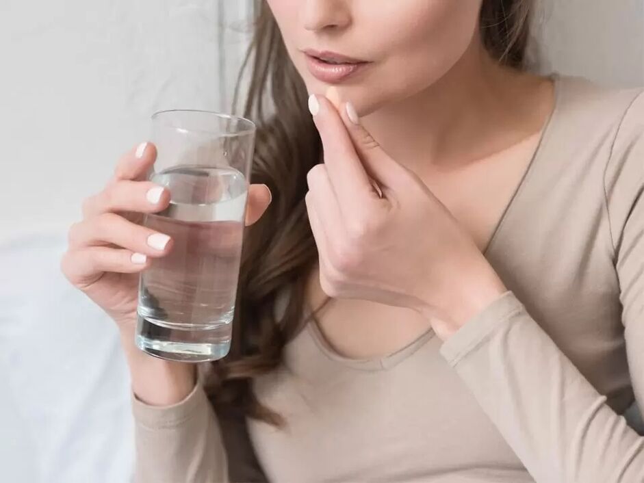 Prenez les gélules Ocuvit avec de l'eau propre. 